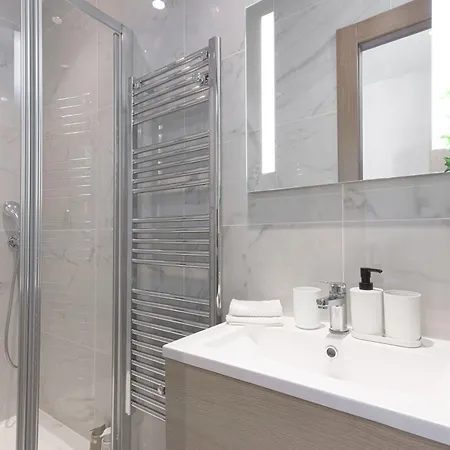 Apartment L'elegance Rue D'antibes - Palais & Plages - 200 M Croisette - Parking Prive - Clim - Wifi Cannes