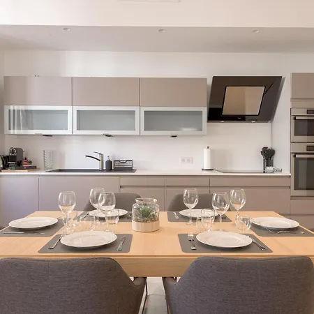Apartment L'elegance Rue D'antibes - Palais & Plages - 200 M Croisette - Parking Prive - Clim - Wifi