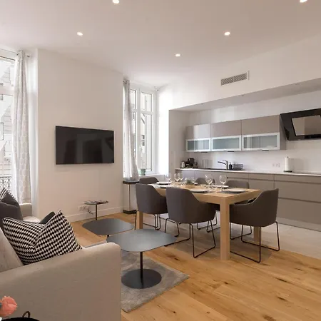 Apartment L'elegance Rue D'antibes - Palais & Plages - 200 M Croisette - Parking Prive - Clim - Wifi *